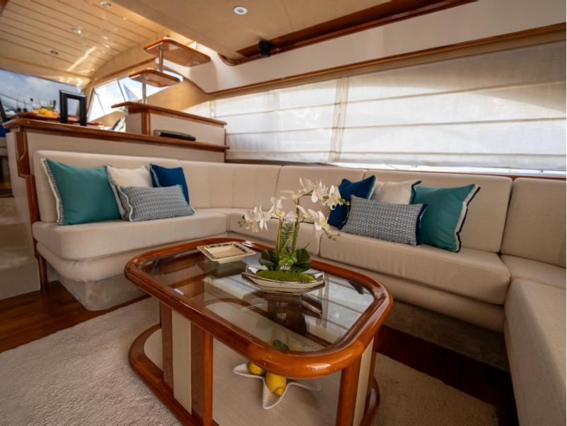 Jumpy Luxury Yacht Botel *