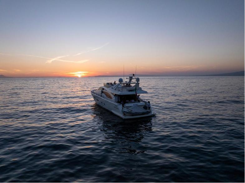 Jumpy Luxury Yacht Botel *
